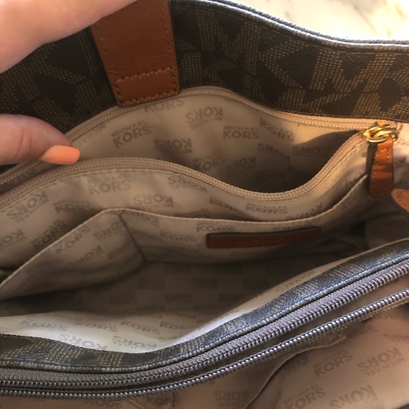 Michael Kors large signature print handbag - Picture 4 of 4